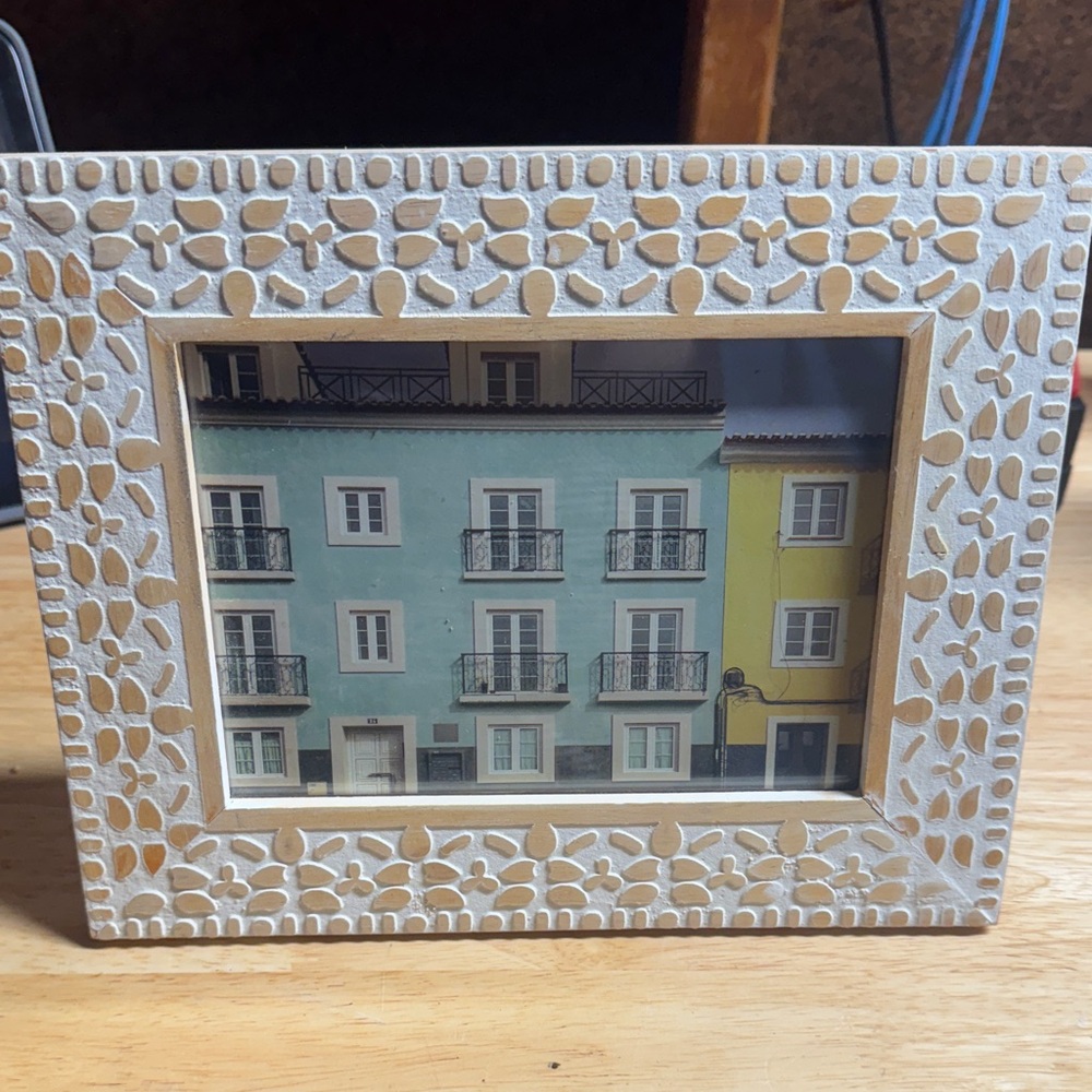 Decorative Tan and White Photo Frame
